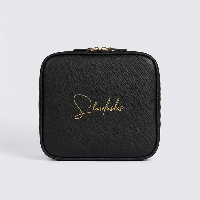 mallette de face avec logo Storelashes
